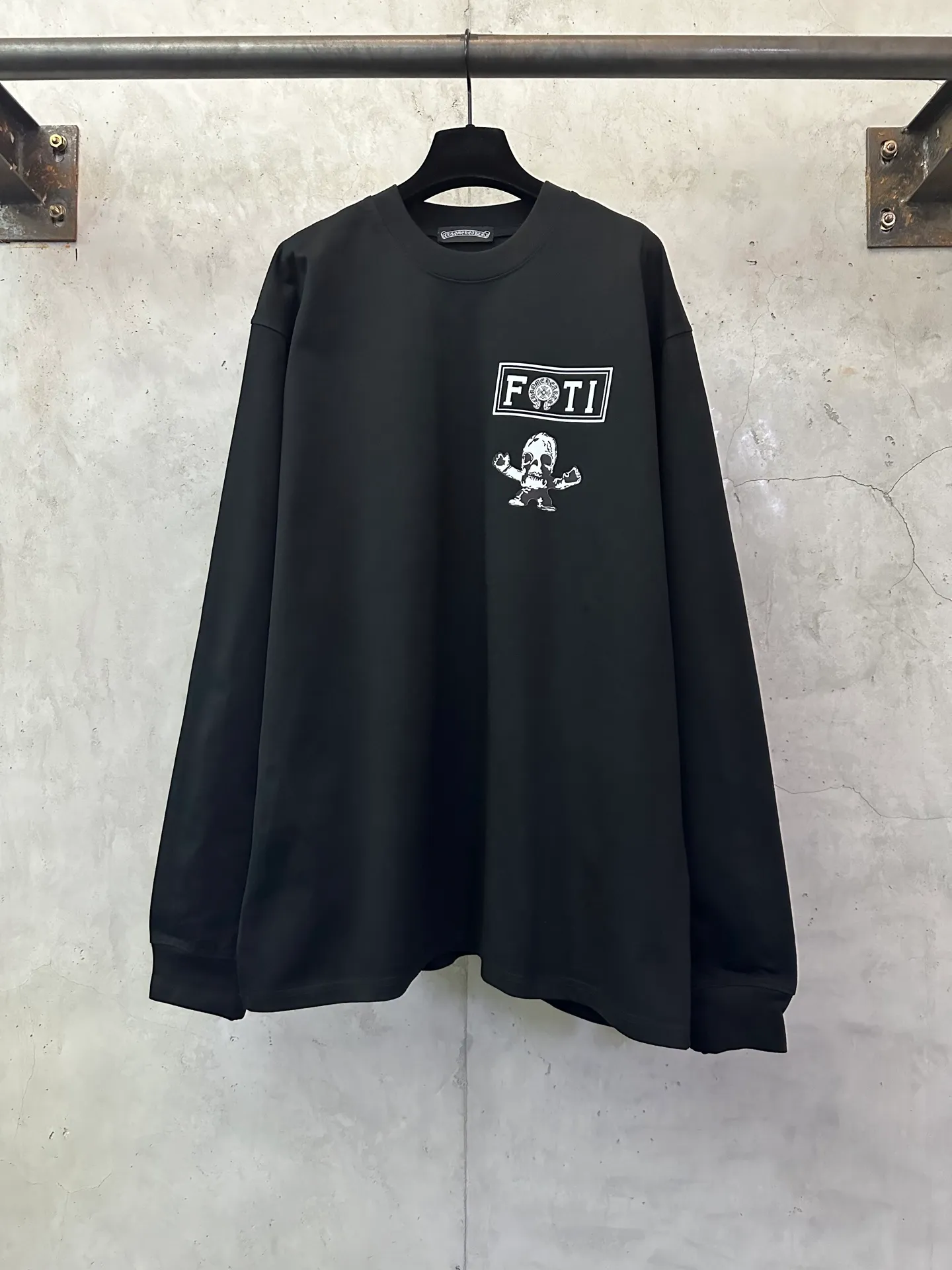 P340 Chrome Hearts 25ss foti system black color nine-square grid round neck long-sleeved T-shirt. Fabric is high-definition, ultra-heavy-weight cotton, double-yarn compact Xinjiang cotton. Weight: 320 grams. Clean cloth surface. Clear texture. Tight feel. Stiff. High color fastness. No deformation. No discoloration. Customized hardware. Thread. Accessories. Alignment. Same style for men and women. -Color: Black White -Size: XS S M L